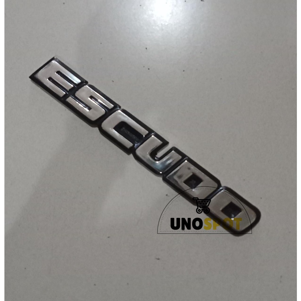 Emblem Logo "Escudo" Suzuki Escudo Gen 1