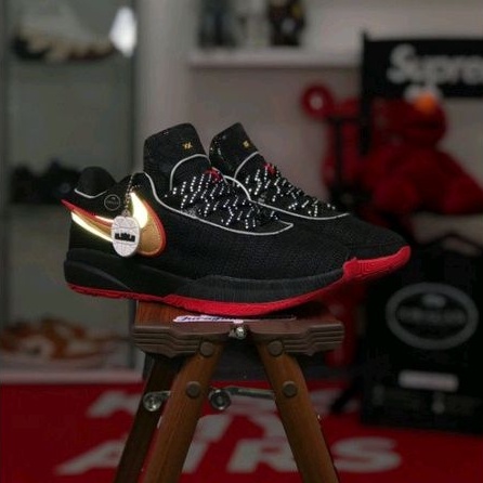 Nike LeBron 20 &quot;Trinity&quot;