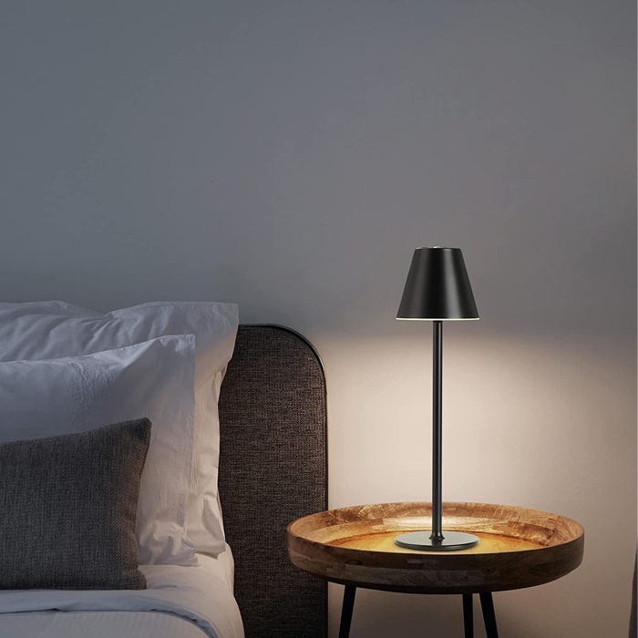 Lampu Meja Bar Cafe Meja Tidur LED Premium Table Lamp Metal Warna Bronze dan Hitam