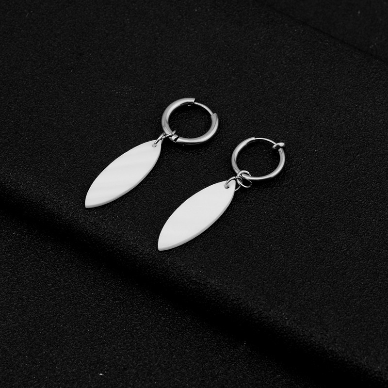 Shell Willow Leaf Simple Geometric Cool Style Earrings Desain Niche Look Face Anting Tipis Klip Telinga Baja Titanium