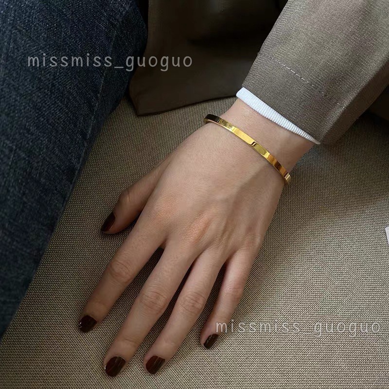 Missmiss Gelang Tangan Titanium Steel Lapis Rose Gold 18K Bentuk C Anti Karat / Alergi Untuk Pria / Wanita