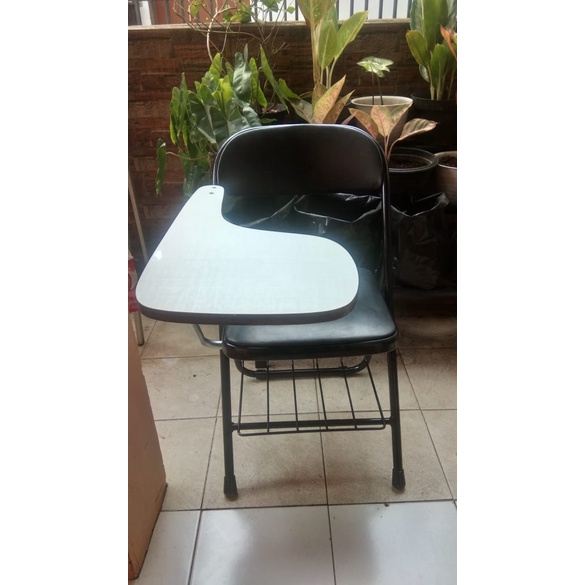 kursi chitose kuliah hitam