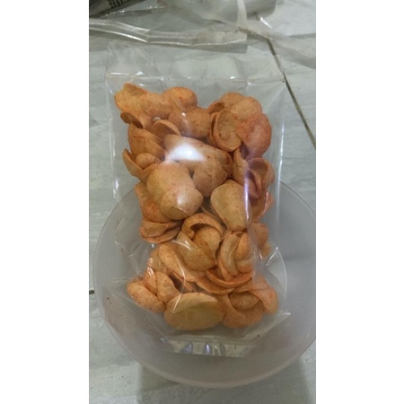 

Jajanan / Camilan Kiloan. Usus, Makaroni, Stik kentang, Siput balado, keripik kentang