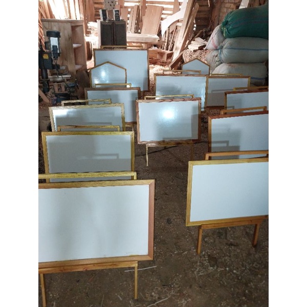 

papan tulis dengan ukuran T45xP60cm+peyangaya+sepidol murah