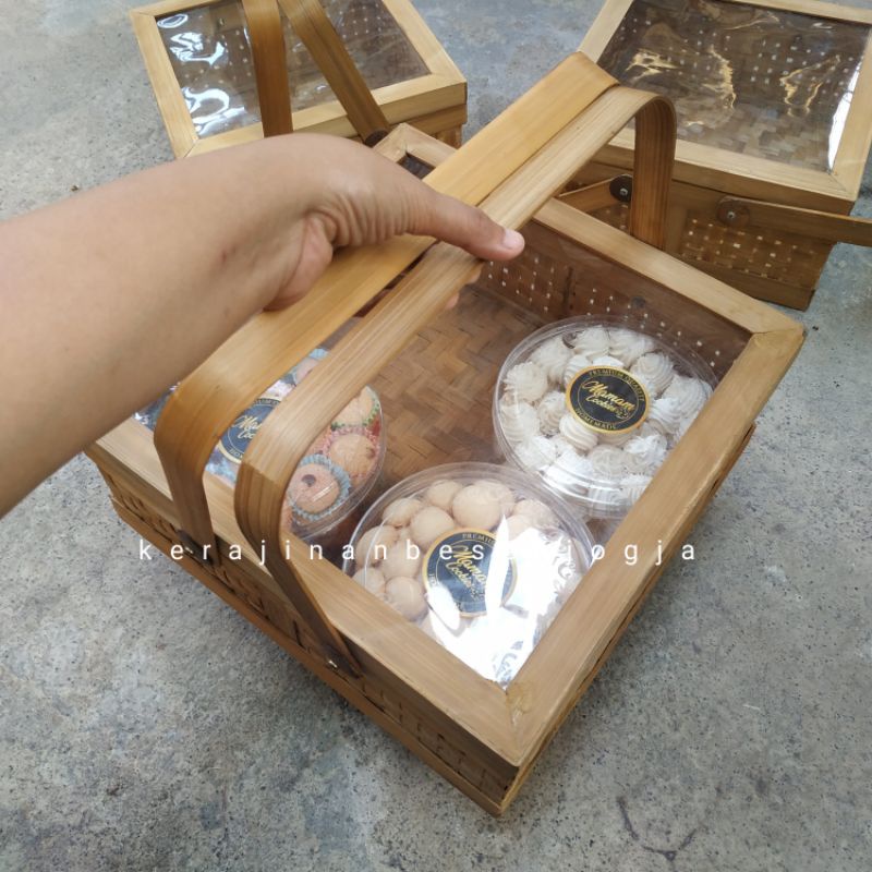 

PARSEL KOTAK TUTUP MIKA /besek hantaran/parsel/seserahan/besek Jogja/besek kekinian/besek murah/besek hantaran