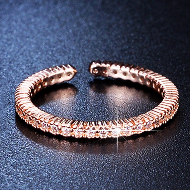 Perhiasan Kamar Mawar Adalah Dalam Stok Rasa Senior Empat Cakar Cincin Baris Berlian Tunggal Kombinasi Set Cincin Fashion Sederhana Zirkon Mikro Inset Jari Tengah Pembukaan Cincin Perempuan