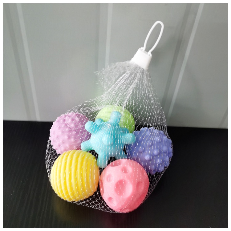 MAinan Baby BOLA KARET BERBUNYI / Rubber BAll / Mainan edukasi anak