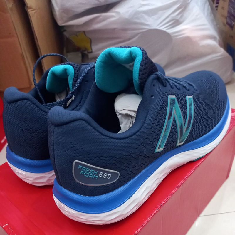 Sepatu New Balance M680RB7