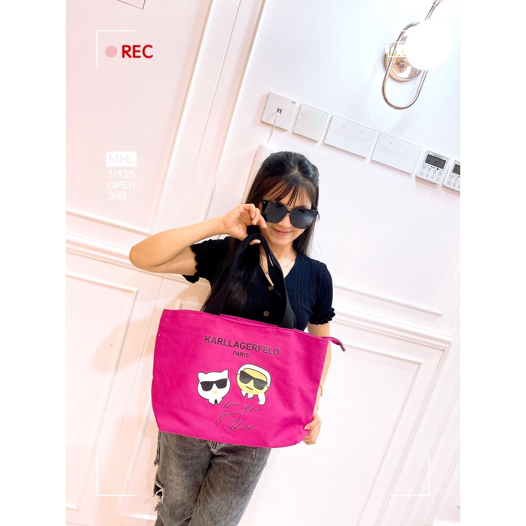 TAS SELEMPANG TOTE KARL BAHAN KANVAS PREMIUM + ADA TAG (TAS TENTENGANNYA KUAT, ISI BISA BANYAK, DALAMAN TEBAL)
