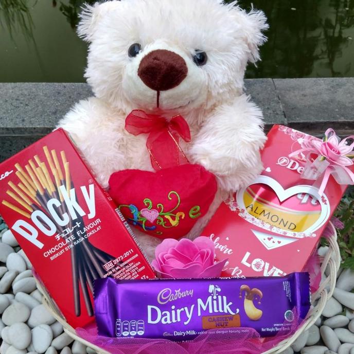 

Spesial Valentine Day Kado/Hadiah/Hampers/Coklat/Boneka Valentine - Bear Hat In Love
