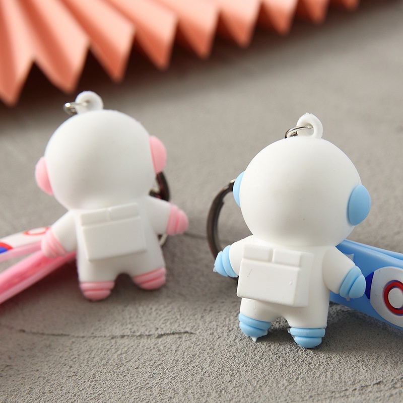 Kartun Spaceman Karet Lembut Pasangan Gantungan Kunci Lucu Astronot Key Ring Pendant Kreatif Flash Gantungan Kunci Kawaii Pink Biru Tas Ornamen