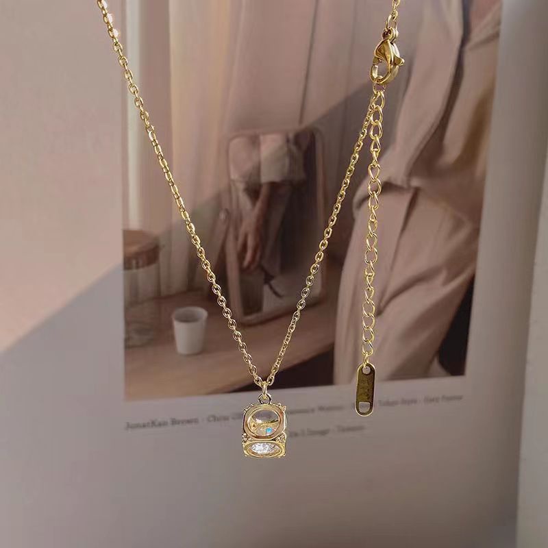 Kalung Bahan Titanium Steel Bentuk Kotak Aksen Zircon Untuk Wanita