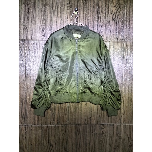 Jaket Bomber Wanita Wind Breaker GU Uniqlo