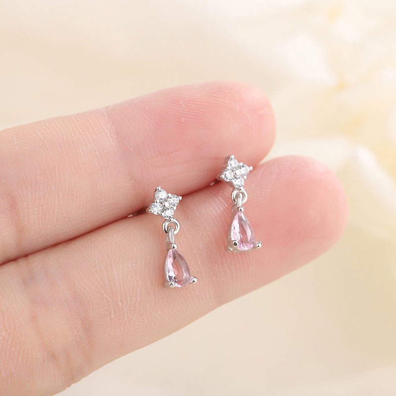 Versi Korea Dari S925 Perak Cahaya Mewah Anting Tetesan Air Berlian Temperamen Niche Desain High-end Anting-Anting Kecil Segar Lady Earrings Candy Jewelry