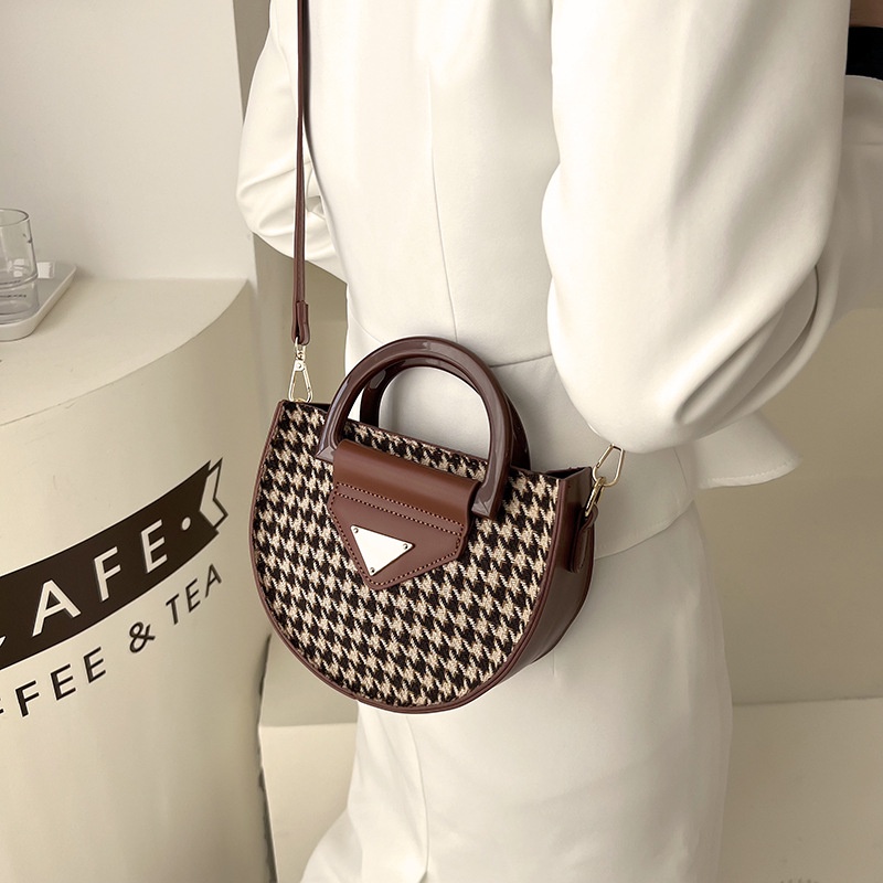 Tas selempang wanita import korea bentuk setengah lingkaran