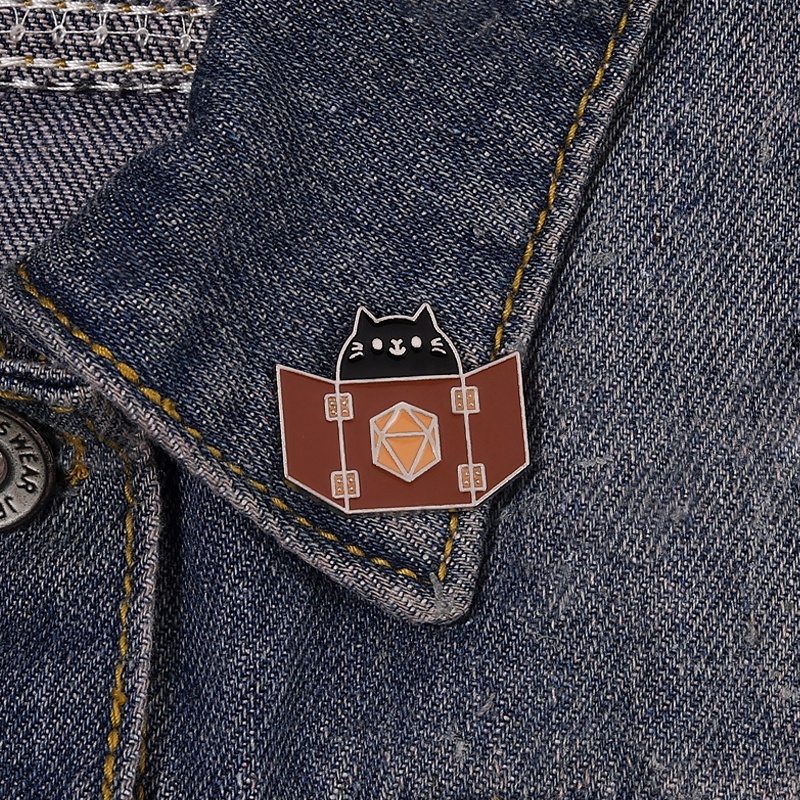 Dungeon Cat Lapel Pin Hewan Lucu Bros Hadiah Untuk Teman Kostum Aksesoris Perhiasan Enamel