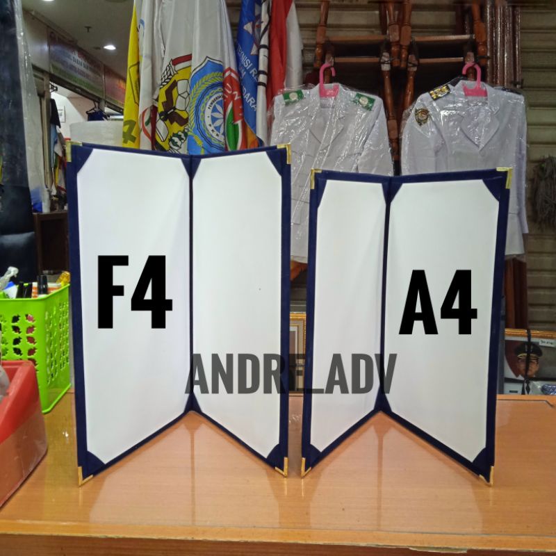 

Promo map kantor map beludru biru dongker garuda timbul