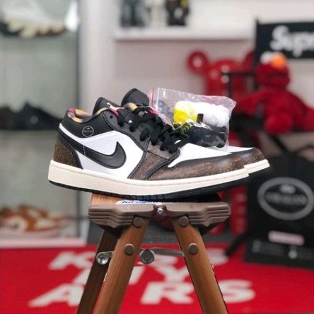 Nike Air Jordan 1 Low SE &quot;Wear Away&quot;