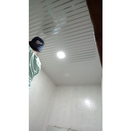 plafon pvc putih garis