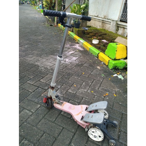 SKUTER PEDAL PRELOVED