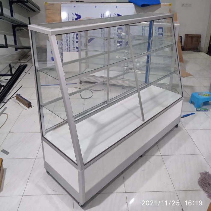 Terlaris Etalase Roti