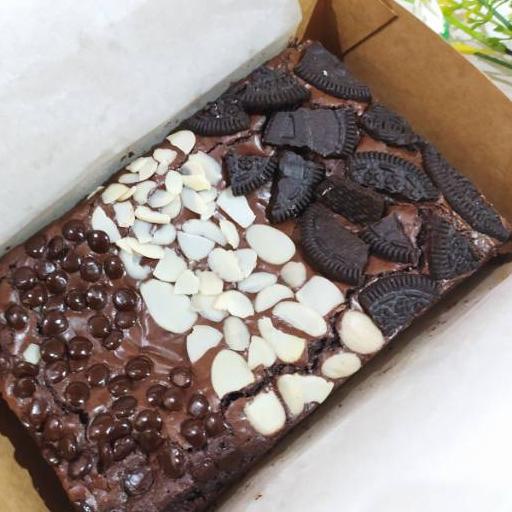 

♜ Brownies Bella Brownies Panggang Premium MELTED Almond Oreo Chips II HAMPERS LEBARAN 2022 ☋