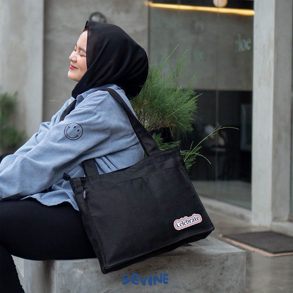 Sevine Totebag Kanvas Rebecca Tas Wanita Tote Bag Kuliah Sekolah Sekat Laptop Hitam Elegan Aesthetic - WU