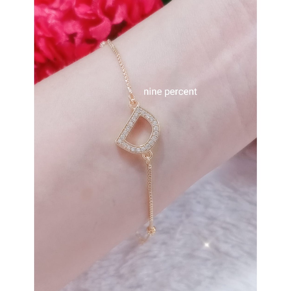 GELANG TANGAN HURUF ABJAD INISIAL MUTIARA GOLD PERHIASAN WANITA TREND ARTIS 01