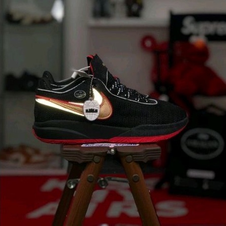 Nike LeBron 20 &quot;Trinity&quot;