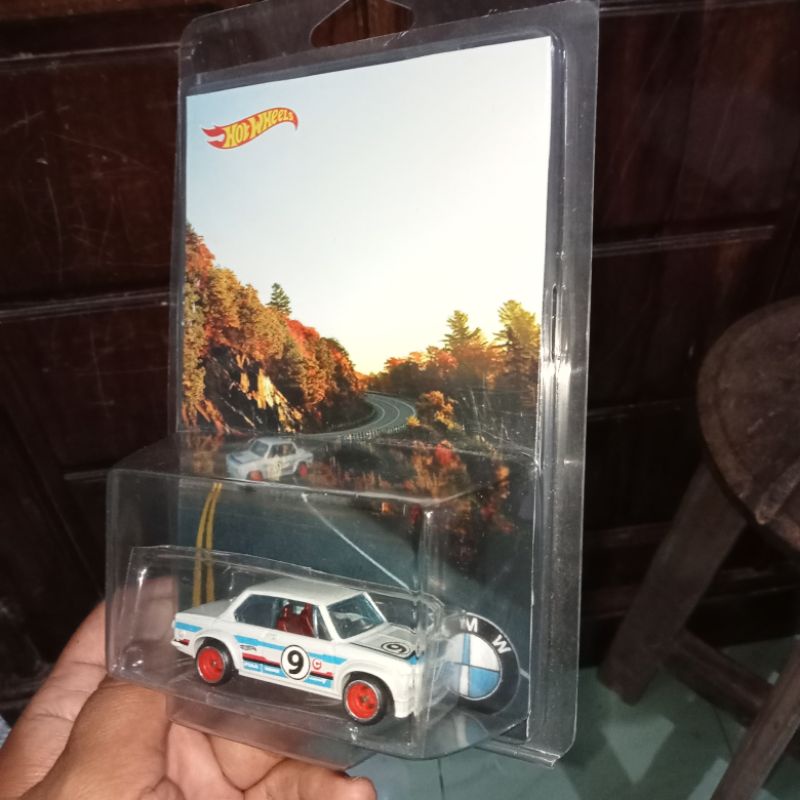RARE BMW 2002 White Custom Card Donuts Rubber Tires Hw Hot Wheels Hotwheels Racing Holiday Classic M