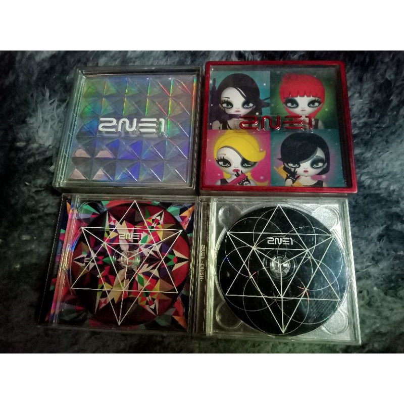 Set CD Album 2NE1