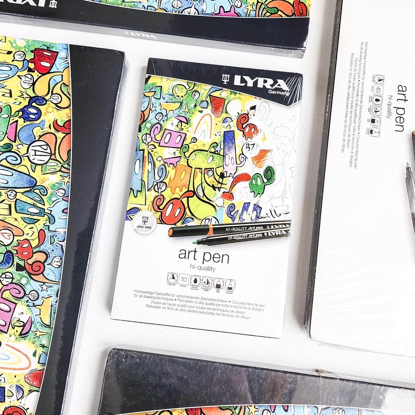 

Lyra Art Pen Metal Box Drawing Pen Pena Gambar 1 Set