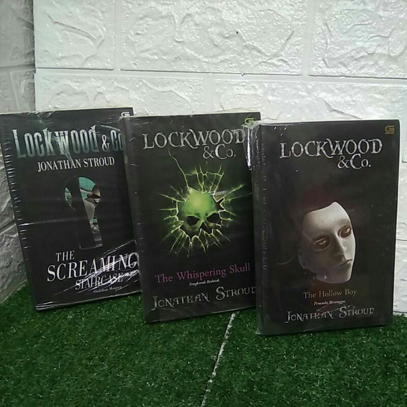 THE SCREAMING STAIRCASE UNDAKAN MENJERIT / THE WHISPERING SKULL TENGKORAK BERBISIK / THE HOLLOW BOY 