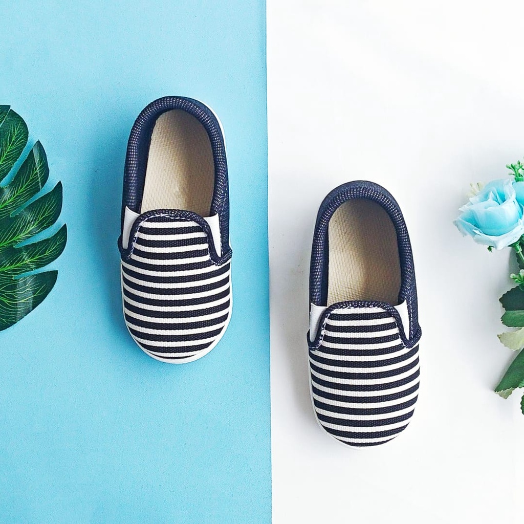 Sepatu anak laki-laki slip-on salur garis hitam MURAH