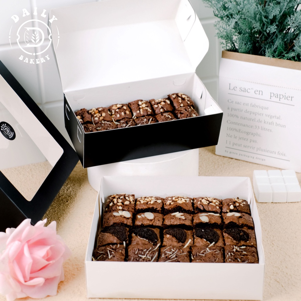 

Brownies Premium Best Seller Daily Bakery 20cm x 10cm x 3cm / oleh-oleh solo / jajan viral / hampers / hampers valentine / kuliner solo / kuliner jogja / bingkisan / kado / kado valentine / valentine / kuliner / kue