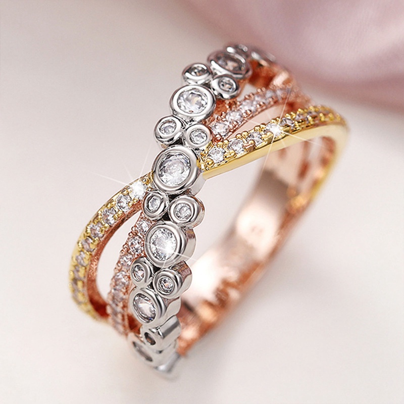 Cincin Kawin Wanita Desain Tiga Warna Mewah Bertatahkan Bling Putih Cubic Zirconia Fancy Cross Finger Rings Perhiasan Khusus Diminati