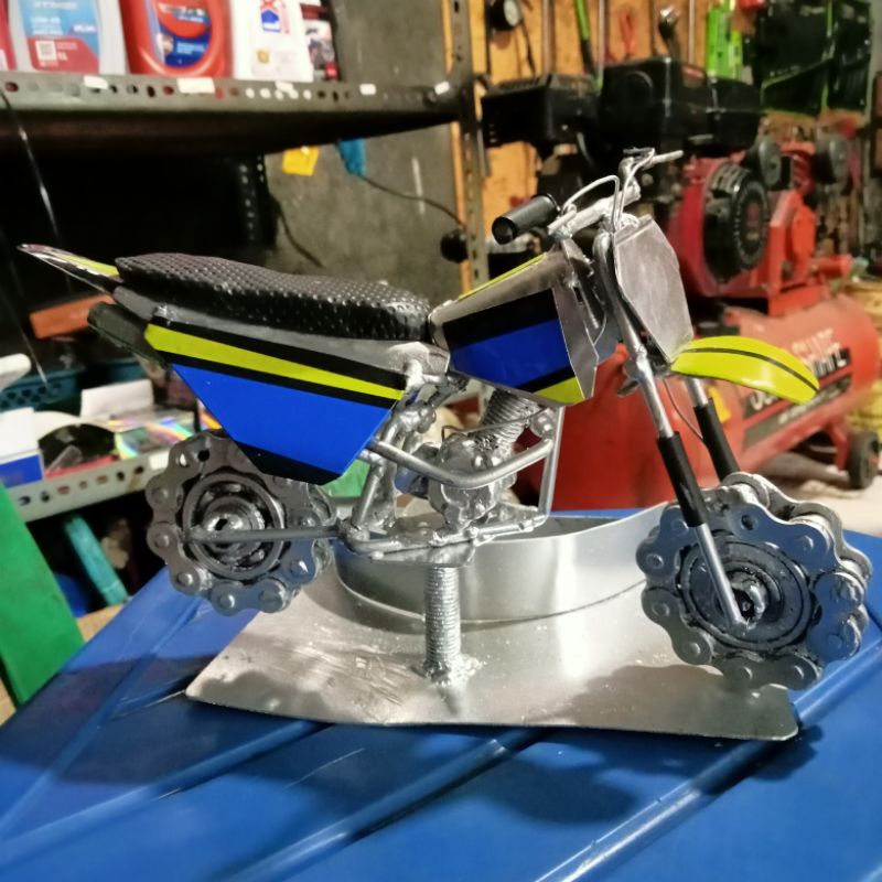 kerajinan barang bekas  motor