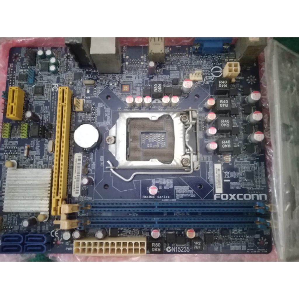 Motherboard / Mobo Intel H61 LGA 1155 DDR3 FoxConn. Bs Paket + Ram  4GB + Proci G640