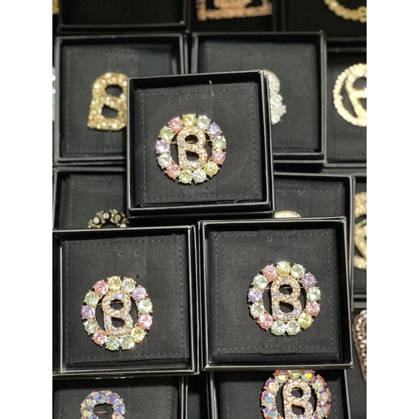 BUTTONSCARVES BROOCH ORLIN,SARA,SIGNATURE ARIA DLL ORIGINAL BY BUTTONSCARVES