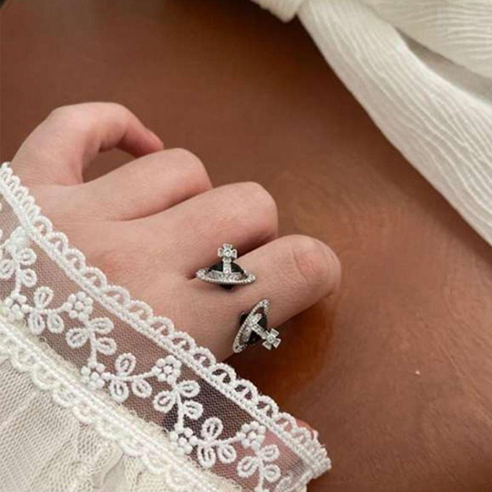 [Elegan] Wanita Saturn Cincin Lucu Adjustable Menawan Planet Ganda Jantung Niche Desain Berlian Imitasi Tembaga Pembukaan Cincin Gaya Korea Cincin