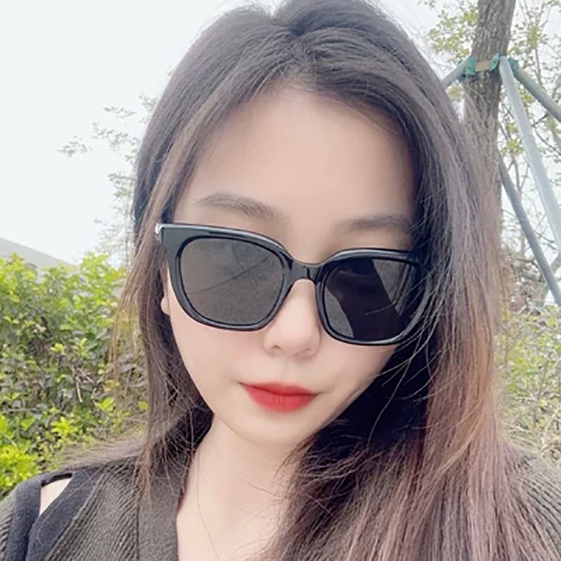 (YUZHU) Kacamata Hitam Kasual Persegi Sederhana High-end Fashion INS Style Sunshade Sunglasses Untuk Wanita