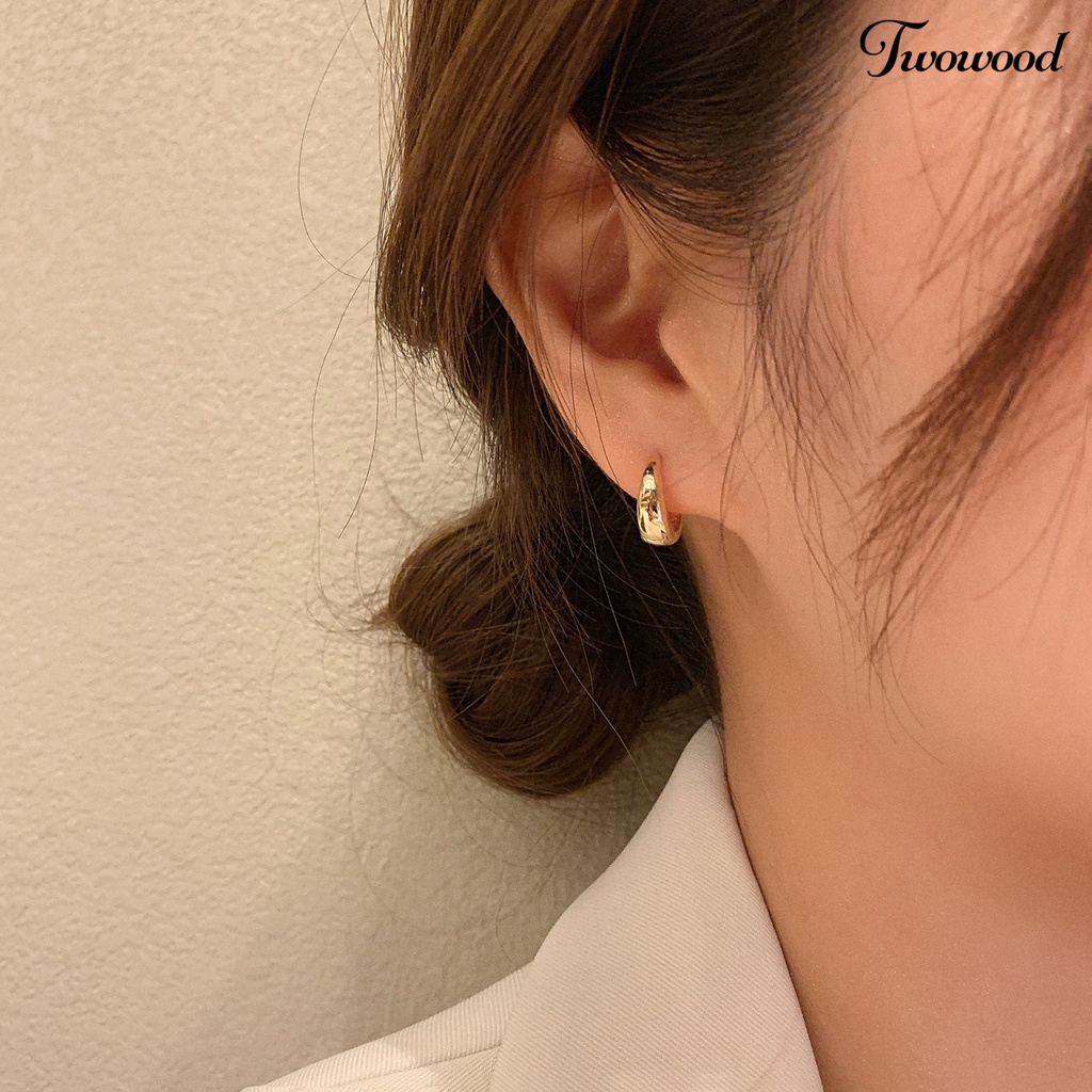 Twowood 1pasang Anting Lingkaran Geometris Halus Tindik Kepribadian Electroplating Ear Decoration Tebal Minimalis Tetesan Air Hoop Earrings Perhiasan Aksesori