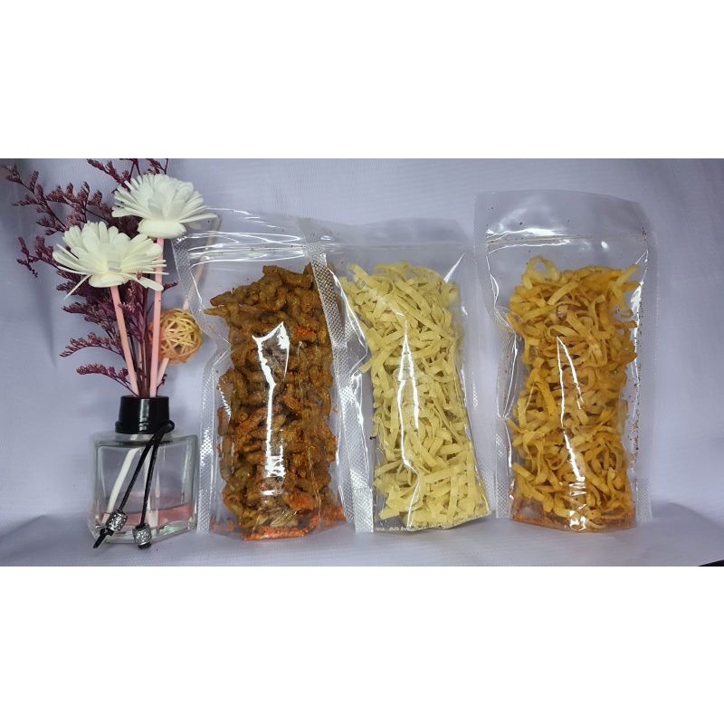 

Cemilan pangsit pedas manis