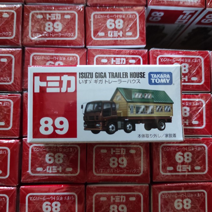 Diecast Tomica #19 Isuzu Giga Trailer House