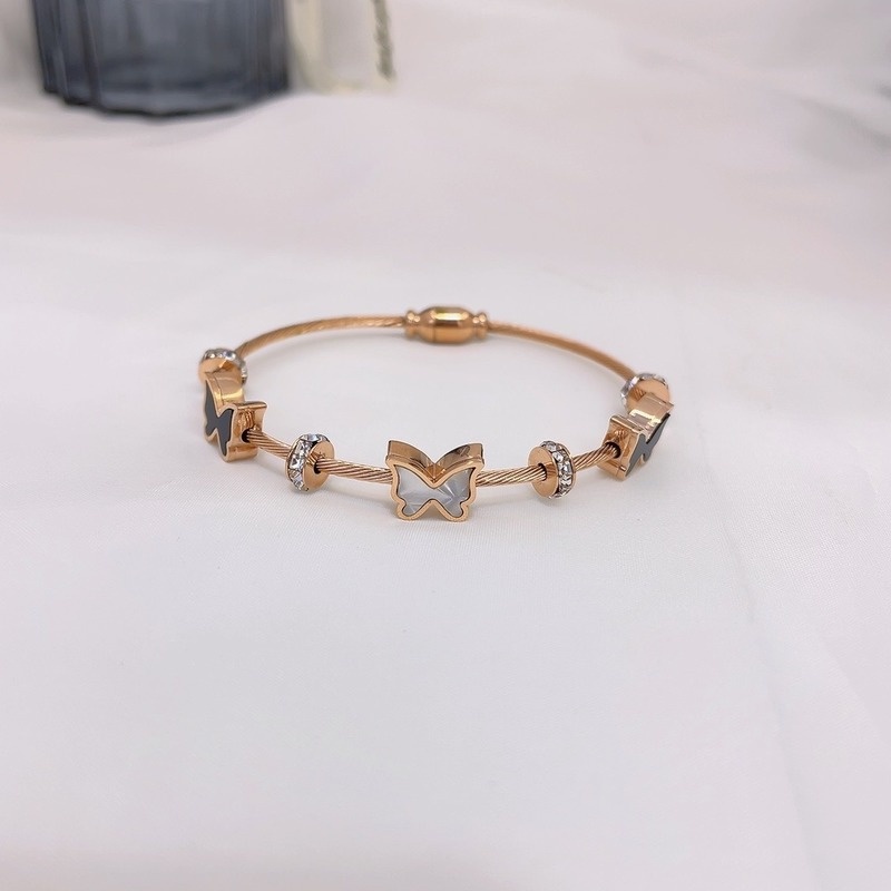 Gelang Bahan Titanium Steel Aksen Kupu-Kupu Dan Berlian Untuk Wanita