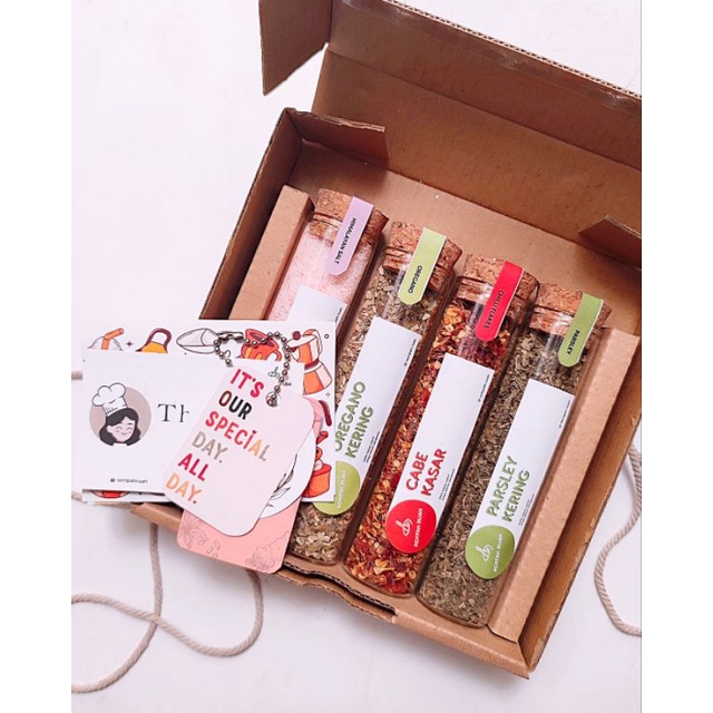 

REMPAH RUAH SPICES GIFT HAMPERS ( 4 bottle @60ml )
