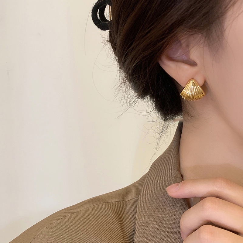 Logam Korea Brushed Shell ins Style Niche Design Merasakan Anting Gaya Keren Sederhana