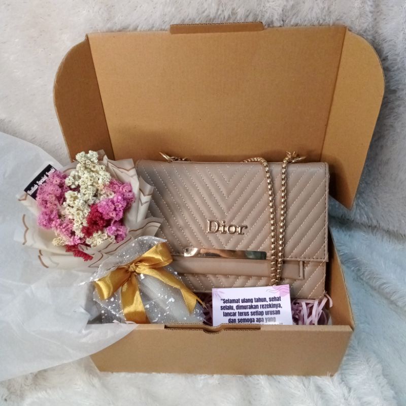 

hampers spesial ulang tahun