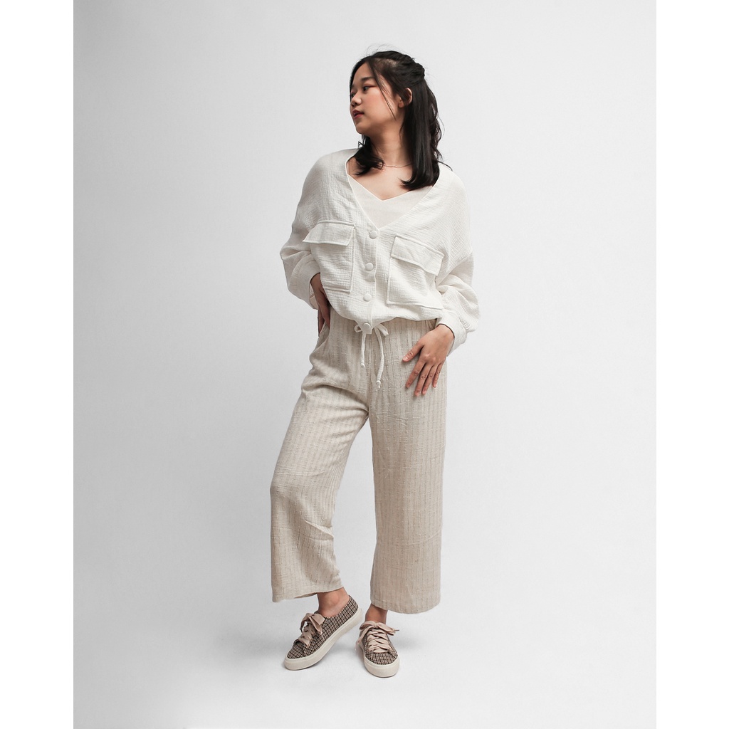 KHK by Khakikakiku Arona Outer White