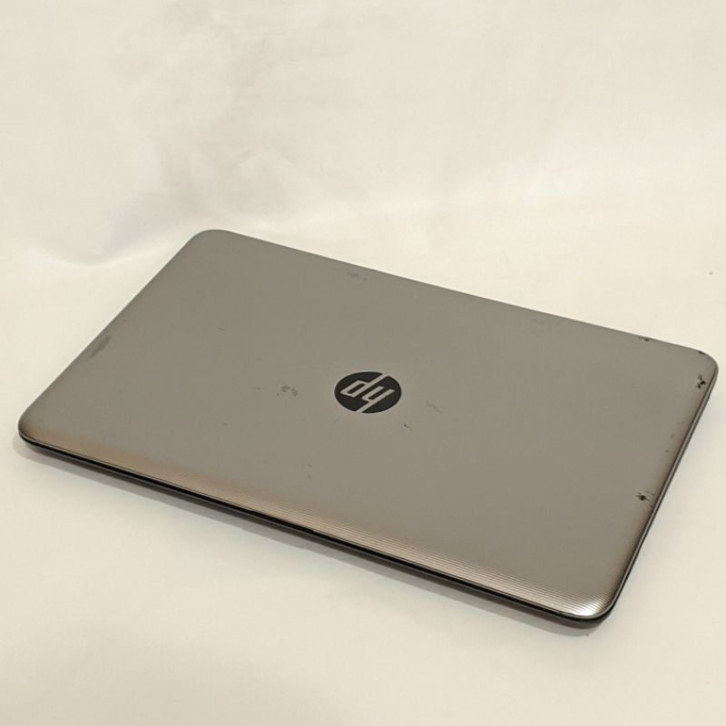 laptop gaming/editing layar 15.6inc hp 15 - core i5 gen7 - ram 8gb ssd 256gb vga Amd Radeon R5